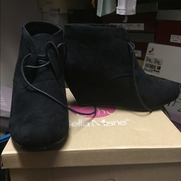 Heels - Picture 3 of 3