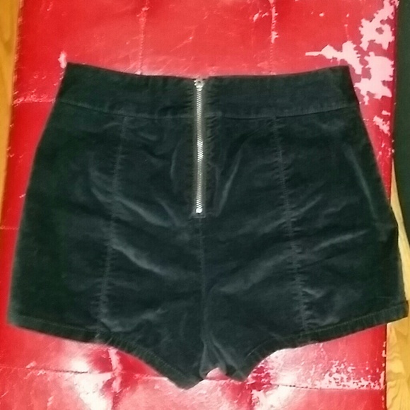 High waisted shorts - Picture 2 of 3