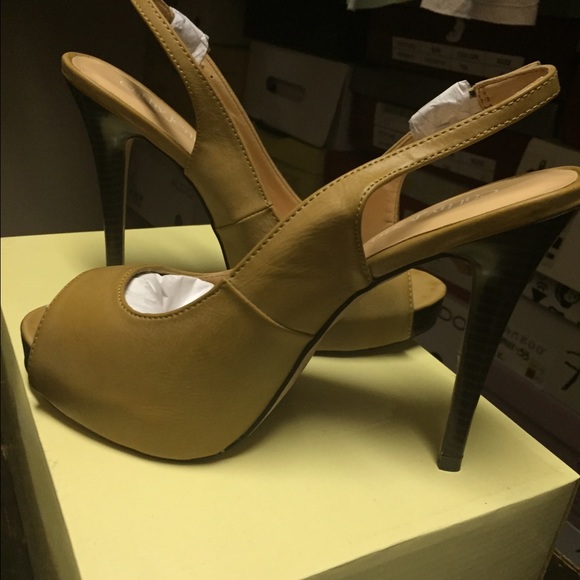 Heels - Picture 2 of 3