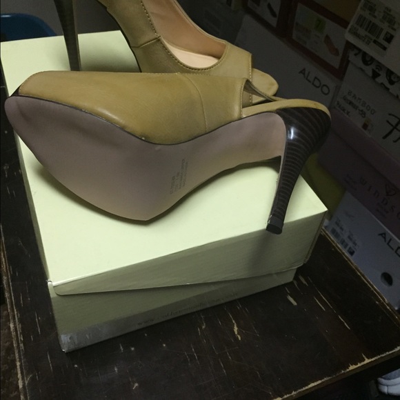 Heels - Picture 3 of 3