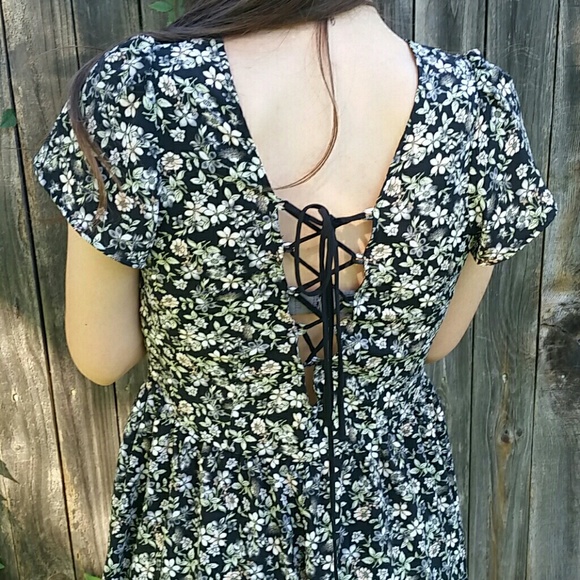 Floral Lace Up Jumper - Picture 3 of 3