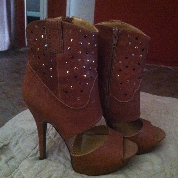 Brown Leather booties sz 6.5 never worn
