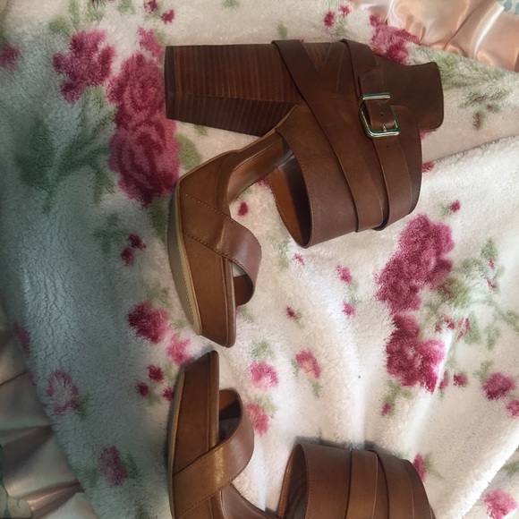 Authentic BCBGeneration Leather Brown Heel💕💕 - Picture 3 of 3