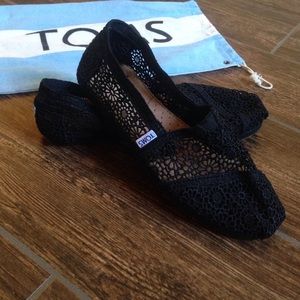 Size 8 TOMS. In perfect condition, only worn once.