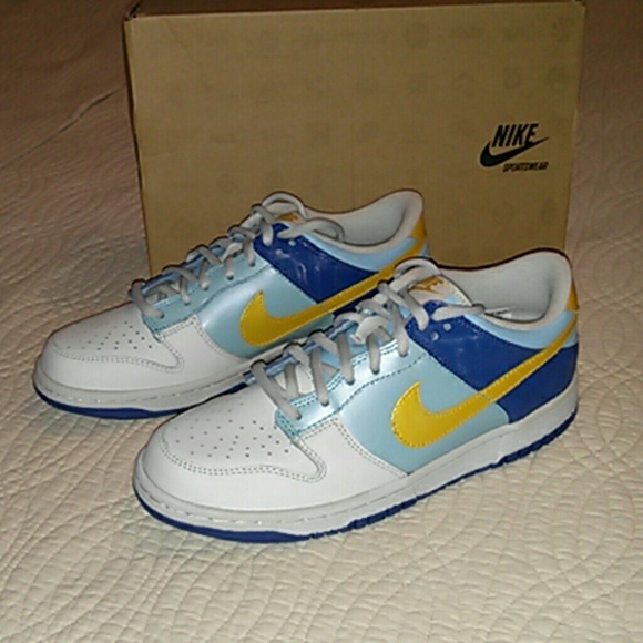 NIKE Dunk Low Sneakers