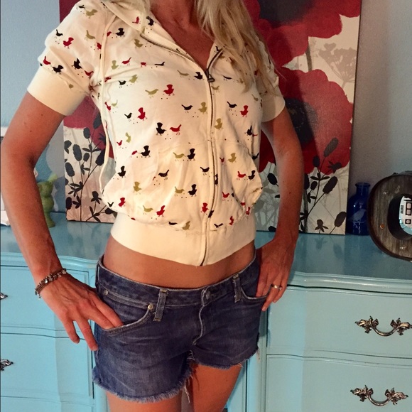 Tops - Cute bird top, size medium
