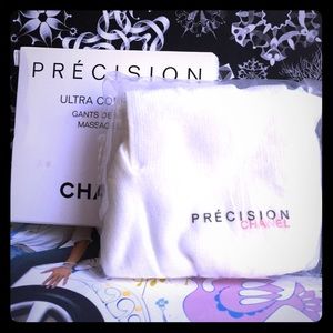 New Chanel Ultra Correction Massage Gloves