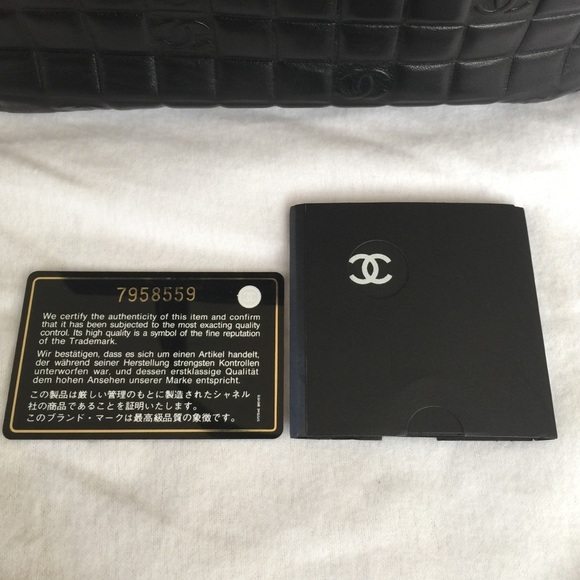 **SOLD** CHANEL Vintage Tote Bag - Picture 3 of 4