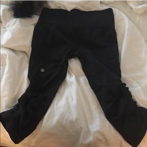 Lulu lemon 'in the flow' crop