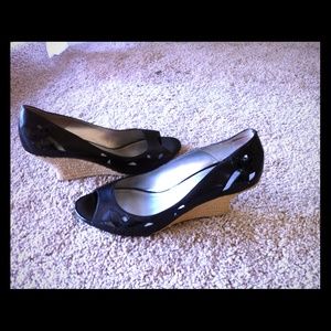 Anne Klein black flower design wedges cute