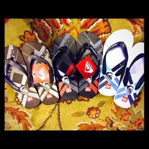 3 pairs of boys quicksilver flip flops