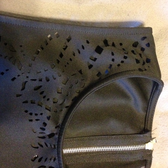 Sparkle & Fade Urban Outfitters Laser Cut Crop Top - Picture 3 of 3