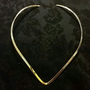 ??V shaped silver necklace??
