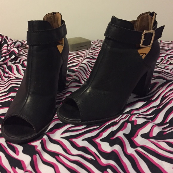 Black high heels ❌❌SALE❌❌