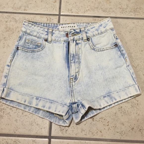 Pacsun's Mom short