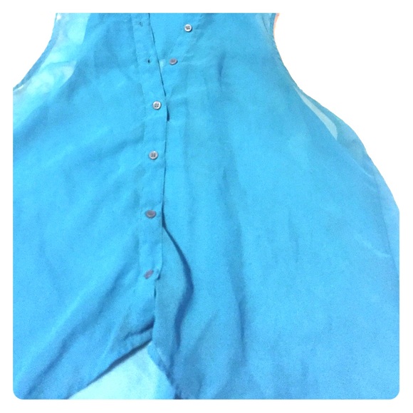 sleeveless blouse