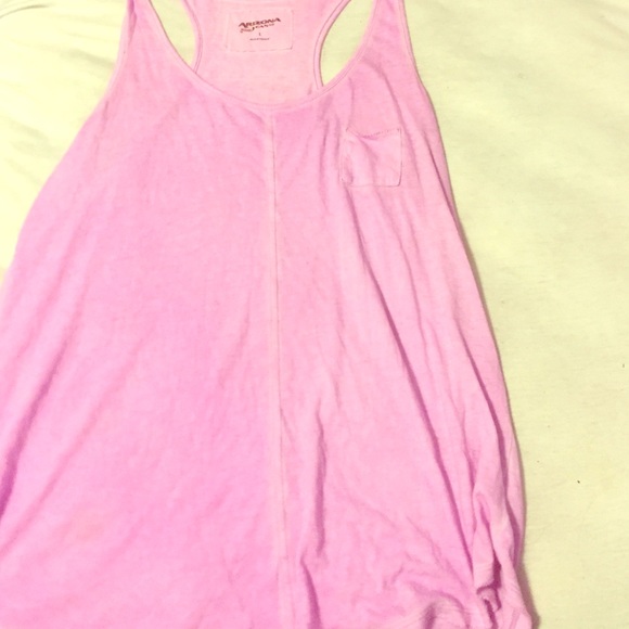 sleeveless shirt