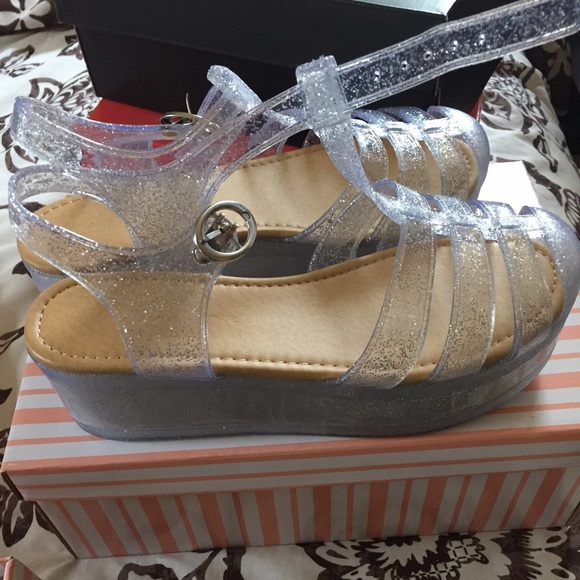 Clear platform Jelly sandals