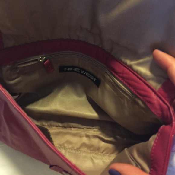 Cute magenta bow clutch - Picture 3 of 3