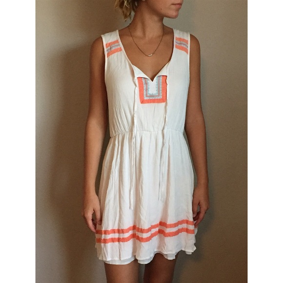 White patterned dress - Picture 2 of 3