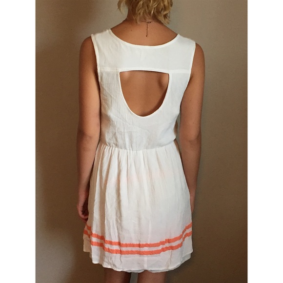 White patterned dress - Picture 3 of 3