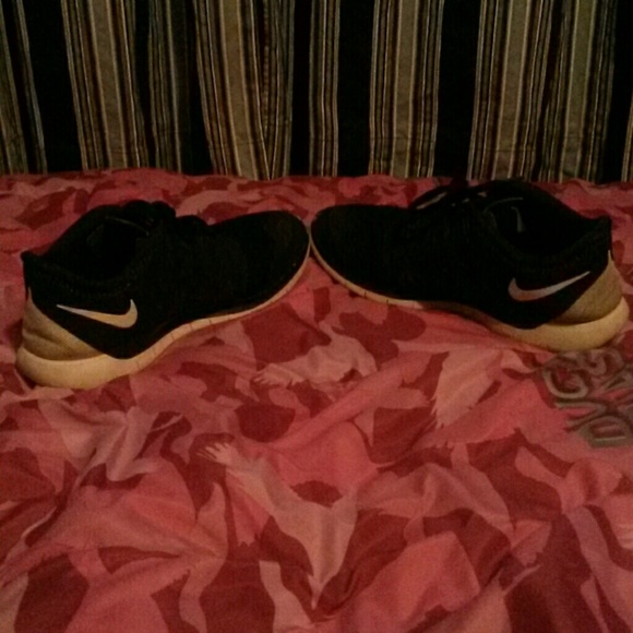 Girls Nike black shoes