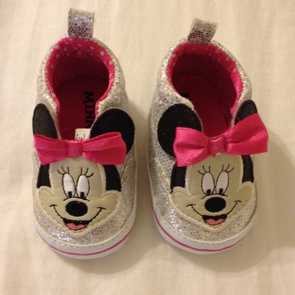 🚫SOLD❌nursenema🎀🐭 shoes 3-6 months🎀 + Free