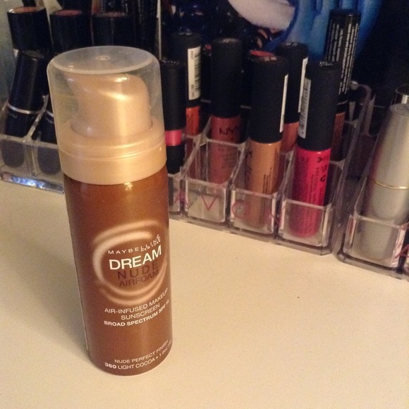 "Maybelling DREAM Nude Airfoam"