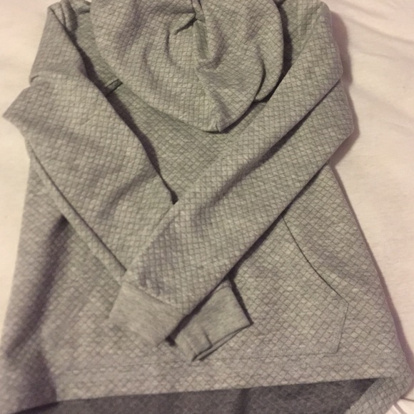 grey sweatshirt