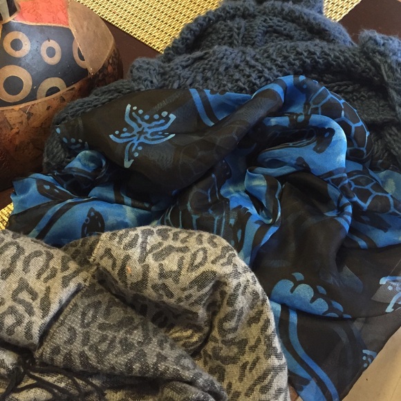 3 scarfs