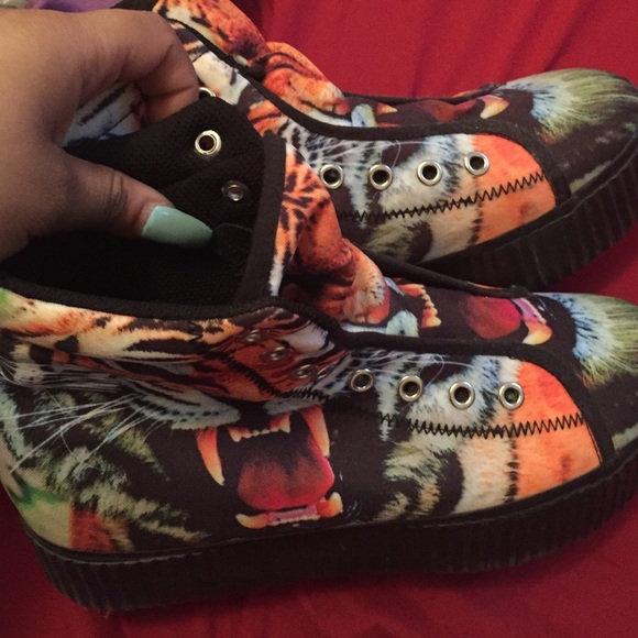Jefferey Campbell platform sneaker!