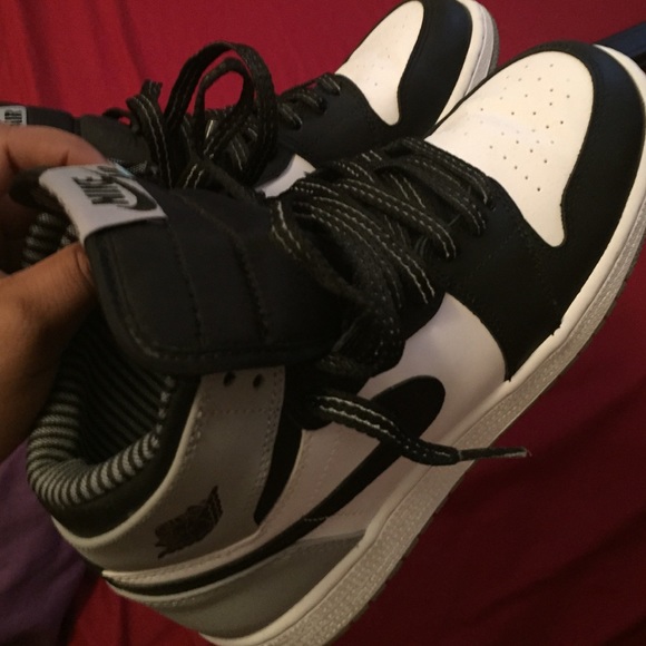 Size 6.5 in boys Jordan number 1's