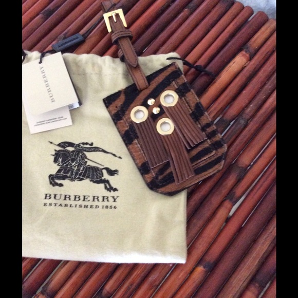 Burberry luggage tag real fur and leather