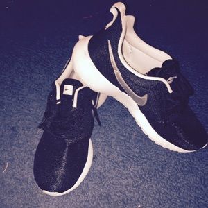 Nike roshe's
