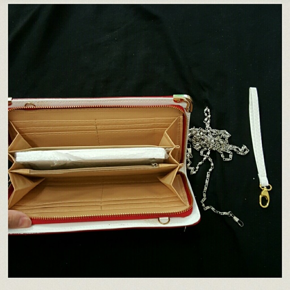 Big Apple red color wallet / wristlet or crossbody - Picture 3 of 4