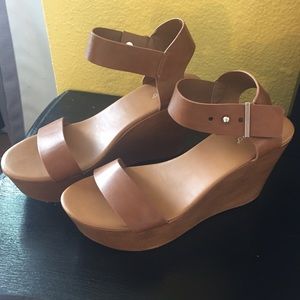 Camel Wedges