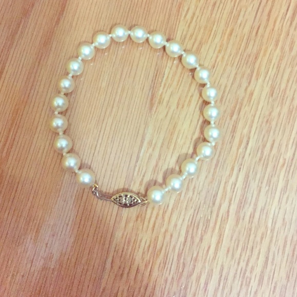 Hand bracelet