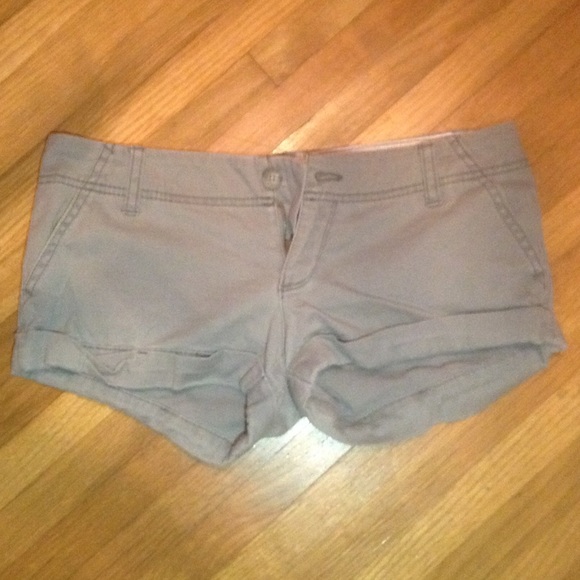 So summery! Gray Hollister low-rise shorts!
