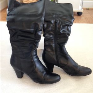 Black boots with short heels (8.5)