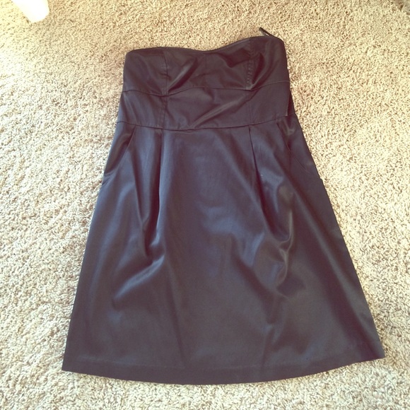 Silence + Noise Black satin dress with pockets - Picture 2 of 2