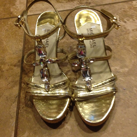Michael kors sz 7.5 gold wedges reinstones