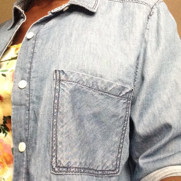 COMFORTABLE Chambray Top - Picture 4 of 4