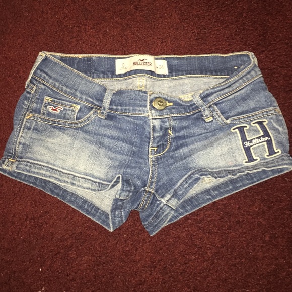 Hollister short shorts, perfect for the beach 😎