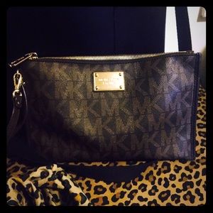 🚫 RESERVED🚫Authentic Michael Kors Wristlet