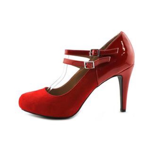 Classic red Mary Jane heels. Heartbreaking shoes. - Picture 3 of 3