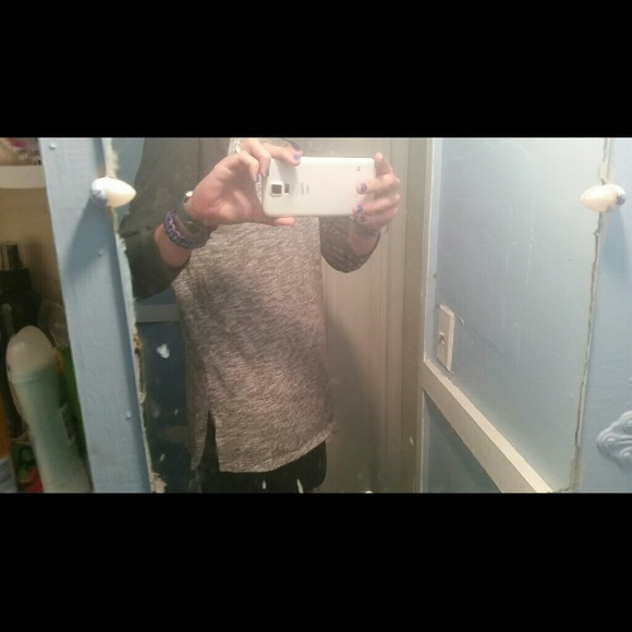 *Sold in Bundle* Aerie Shirt. Size Small. - Picture 4 of 4