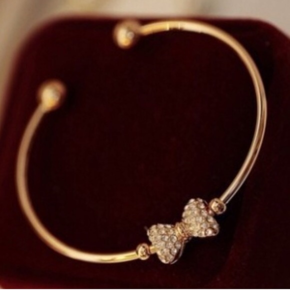 Cute bow bracelet