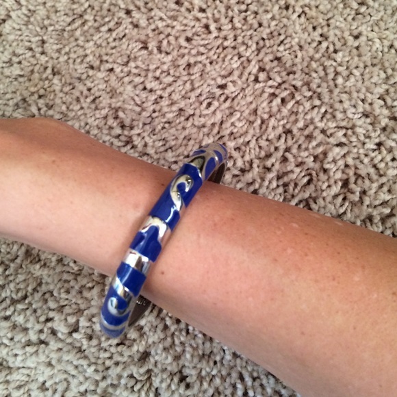 Blue and silver bangle - Picture 2 of 2