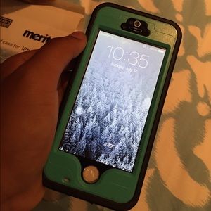 Waterproof case for iPhone 5/5s