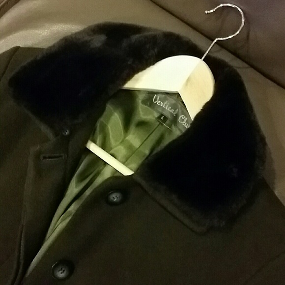 Olive green wool coat with detachable fur collar - Picture 2 of 3
